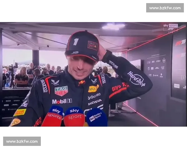 安东内利头盔视角：首圈追尾维斯塔潘瞬间全记录